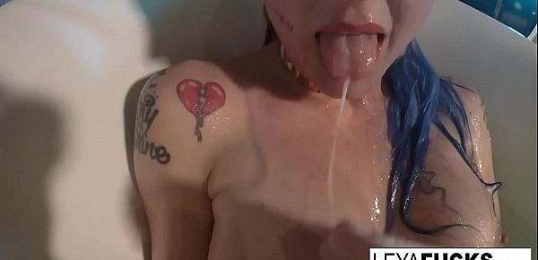  Leya Falcon uses the tub shower head on her ass